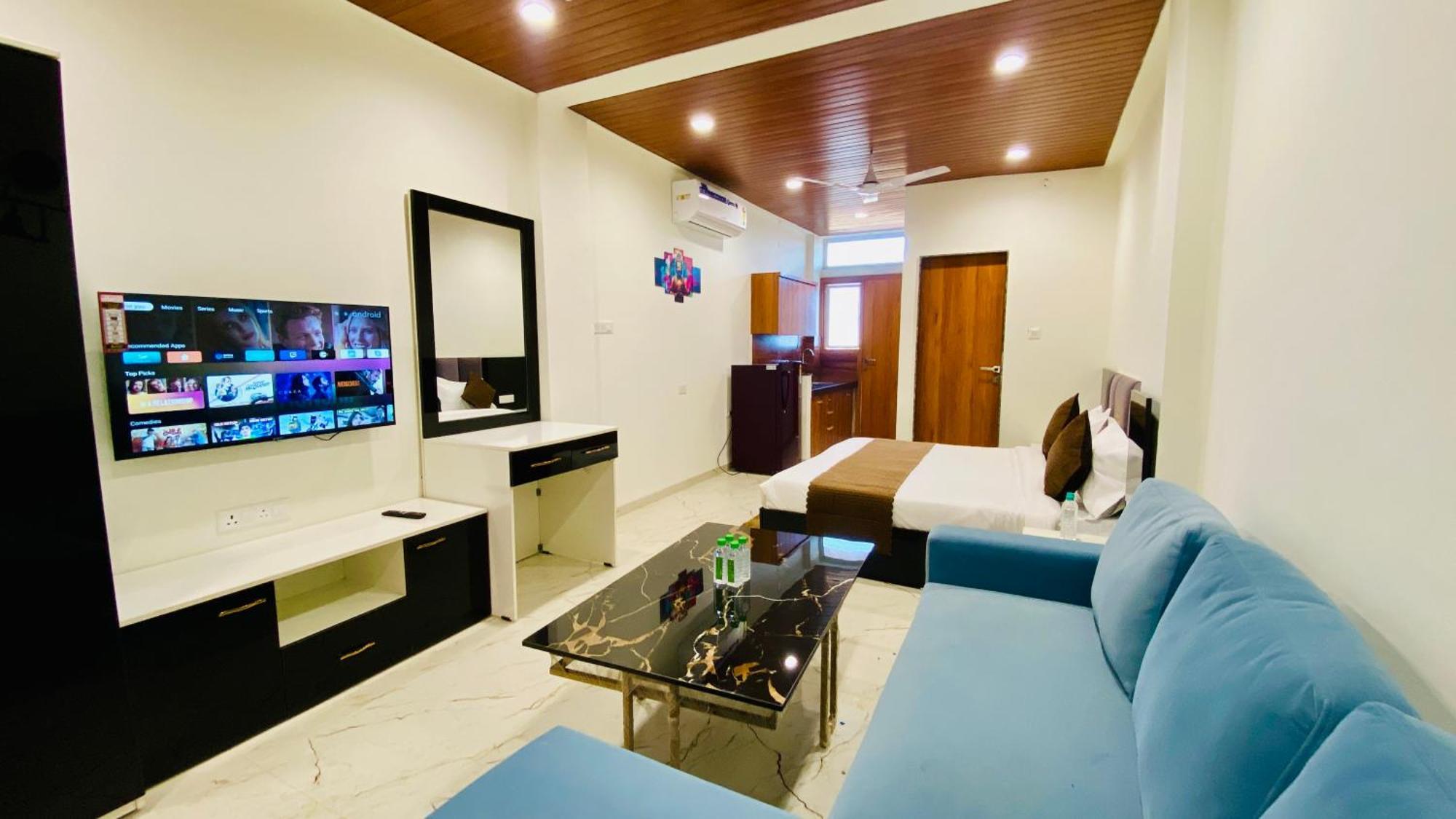 10 Parallel Apartment *