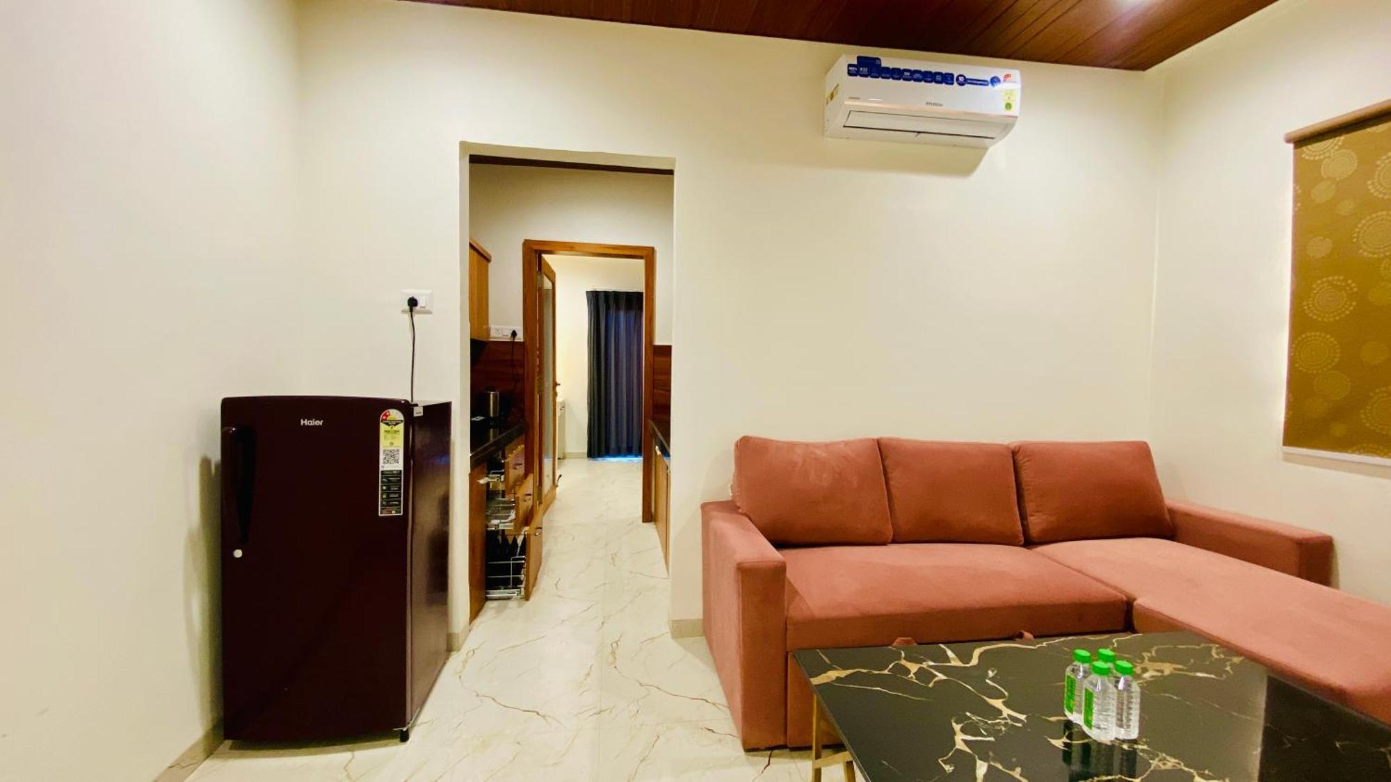 10 Parallel Apartment *